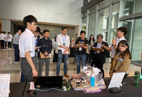 賀! 恭喜潘志龍老師帶領本學程產攜專班、資管系、資工系學生組隊參加2026年第23屆育秀盃創意獎榮獲佳作!